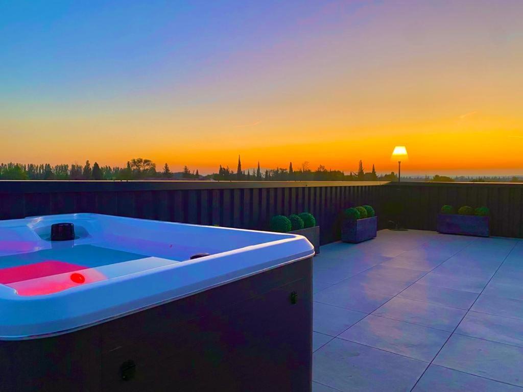 Saint Remy De Provence Roof Top Avec Jacuzzi 外观 照片